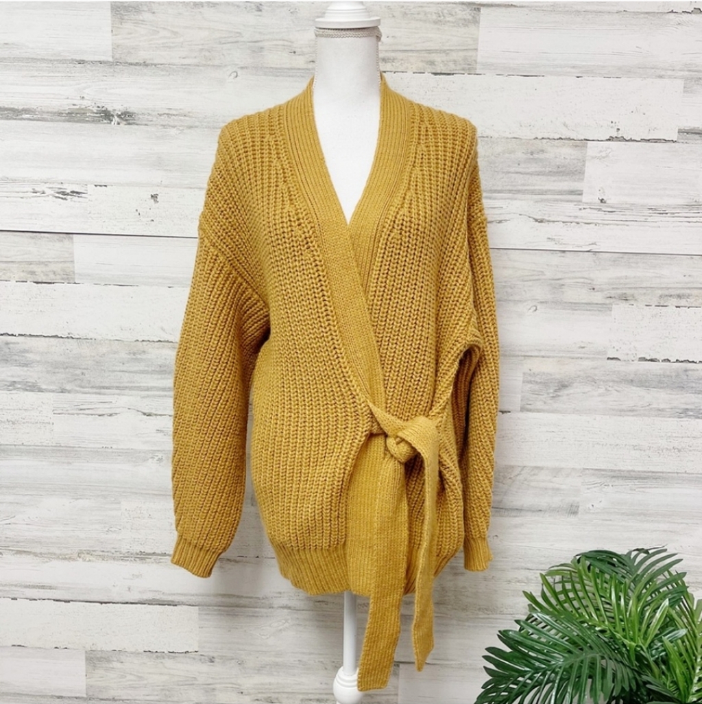 Zara Oversized Long Sleeve Front Tye Knit Cardigan Sweater